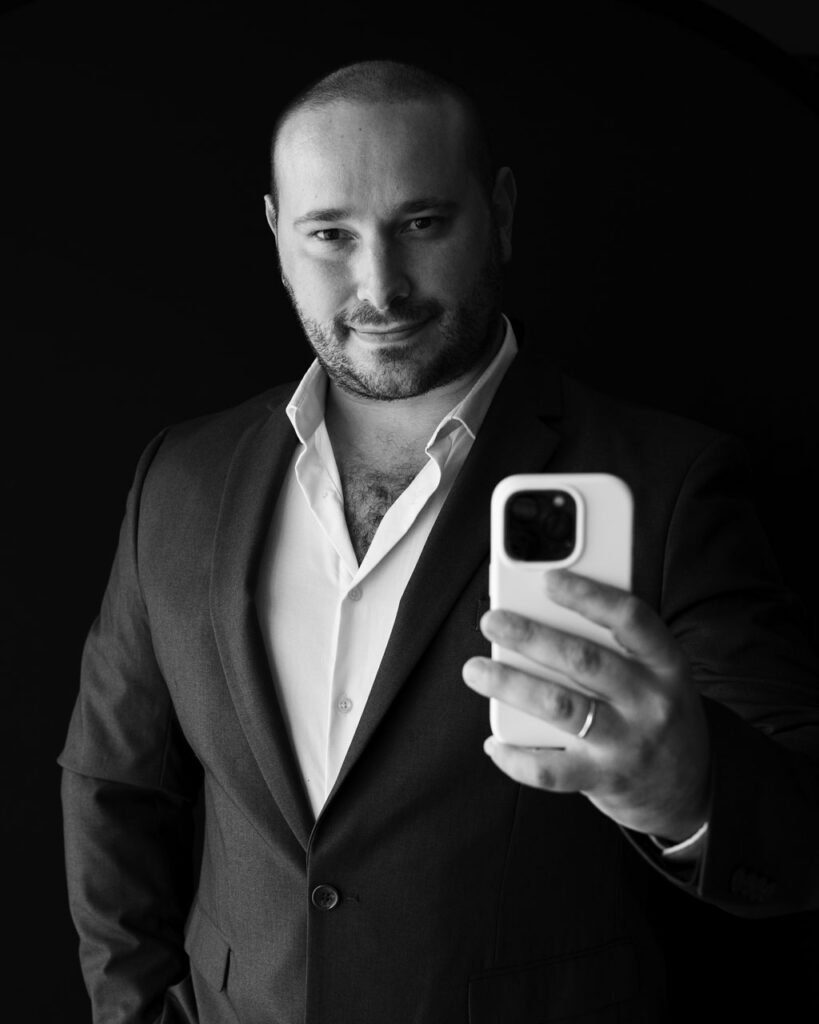 Ensaio fotográfico profissional com iluminação de estúdio